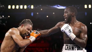 Terence Crawford (z prawej) w walce z Shawnem Porterem