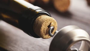 Sekrety korka do wina. Jak mała spirala zrewolucjonizowała świat trunków?