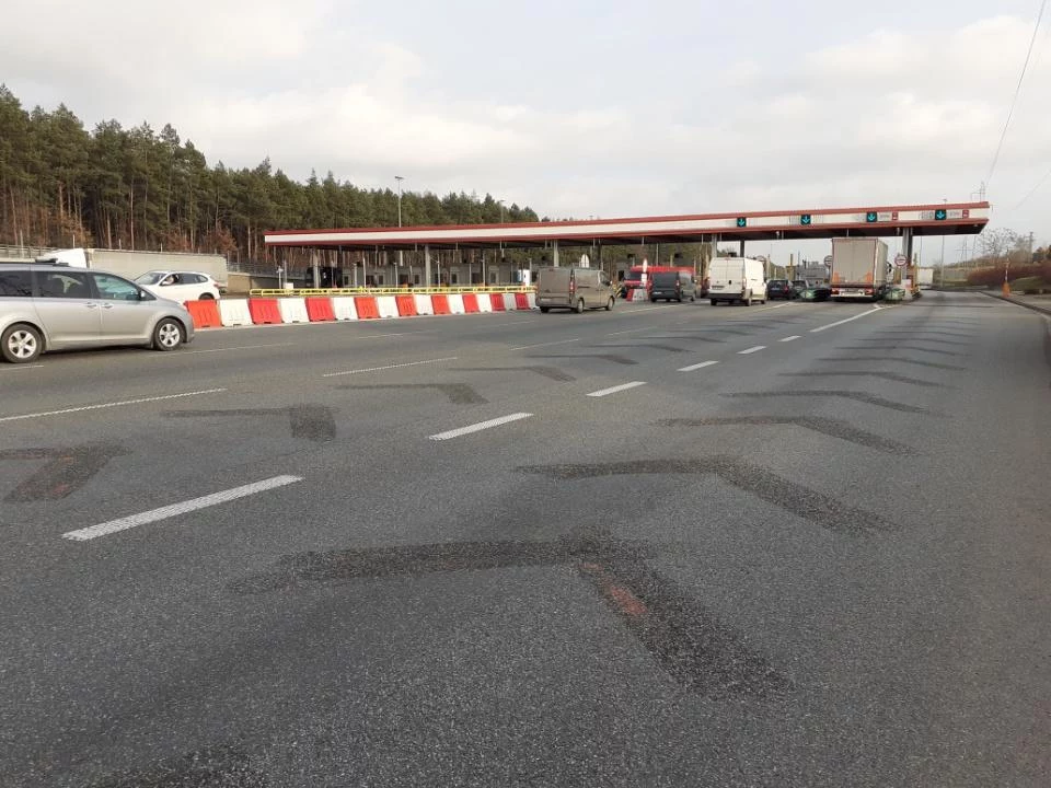 1 grudnia rusza e-TOLL. Drogowcy przygotowują na to kierowców i prowadzą prace na A2 i A4. Kierowcy mogą się spodziewać niewielkich utrudnień.