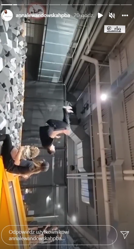 Lewandowscy w parku trampolin /https://www.instagram.com/annalewandowskahpba/