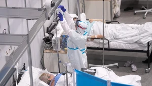 W szpitalach rośnie liczba chorych na COVID-19 