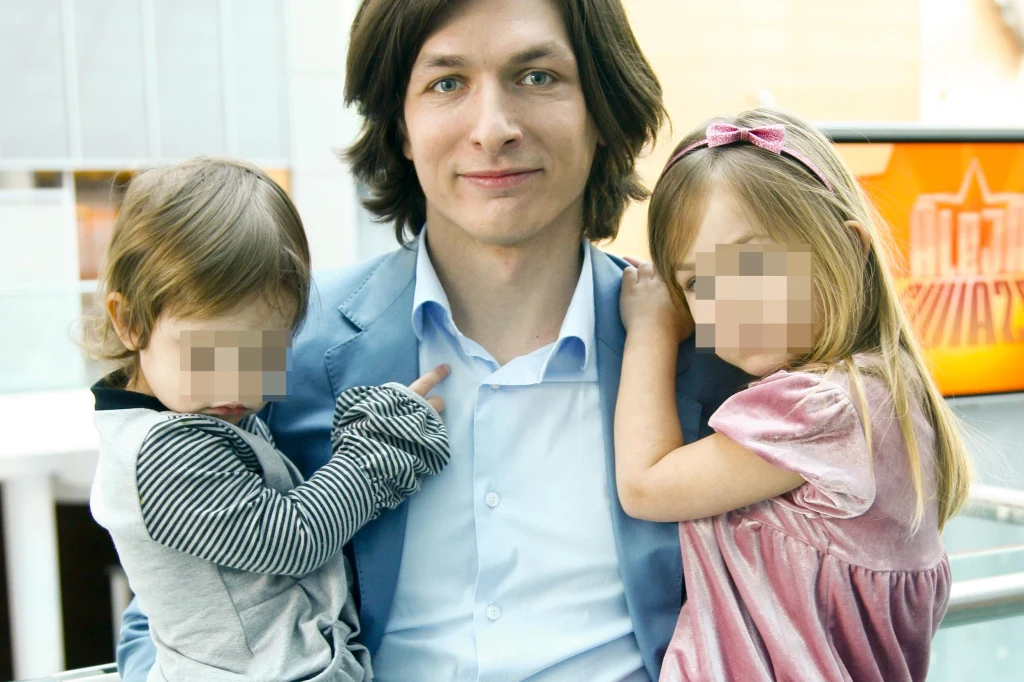 Maciek Molęda z dziećmi w "Pytaniu na śniadanie"