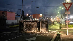 Na Martynice protestujący ostrzelali służby bezpieczeństwa i strażaków