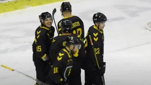 Patryk Wronka (pierwszy z lewej) z GKS-u Katowice zdobył pierwsze mistrzostwo Polski w karierze