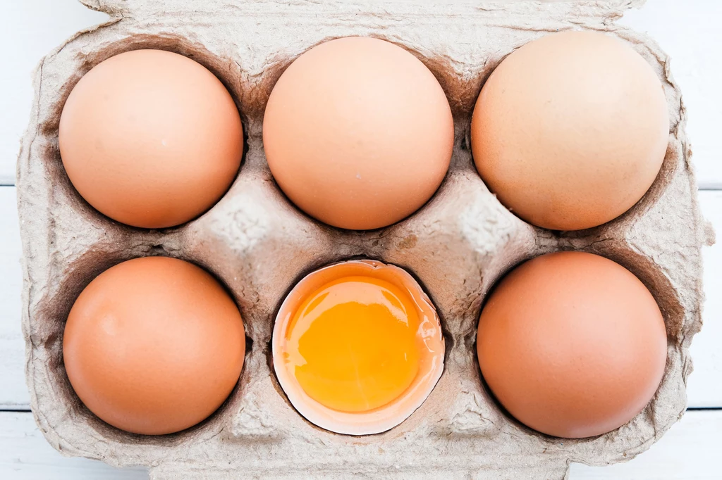 Jajko pomoże w odbudowie uszkodzonych tkanek, zapobiegając także rozwojowi wolnych rodników