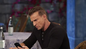 Steve Burton na planie serialu "Szpital miejski"