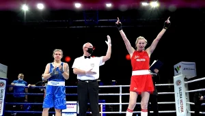 Karolina Koszewska (z prawej)