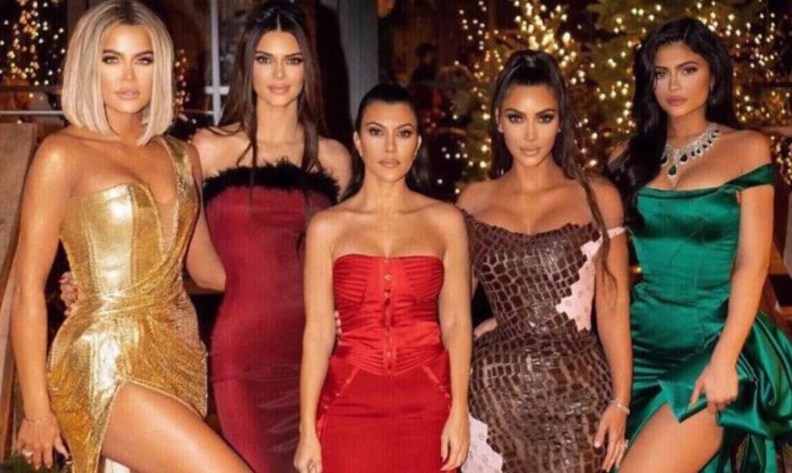 https://poosh.com/kardashian-jenner-holiday-gift-guide-2021/ https://poosh.com/kardashian-jenner-holiday-gift-guide-2021/