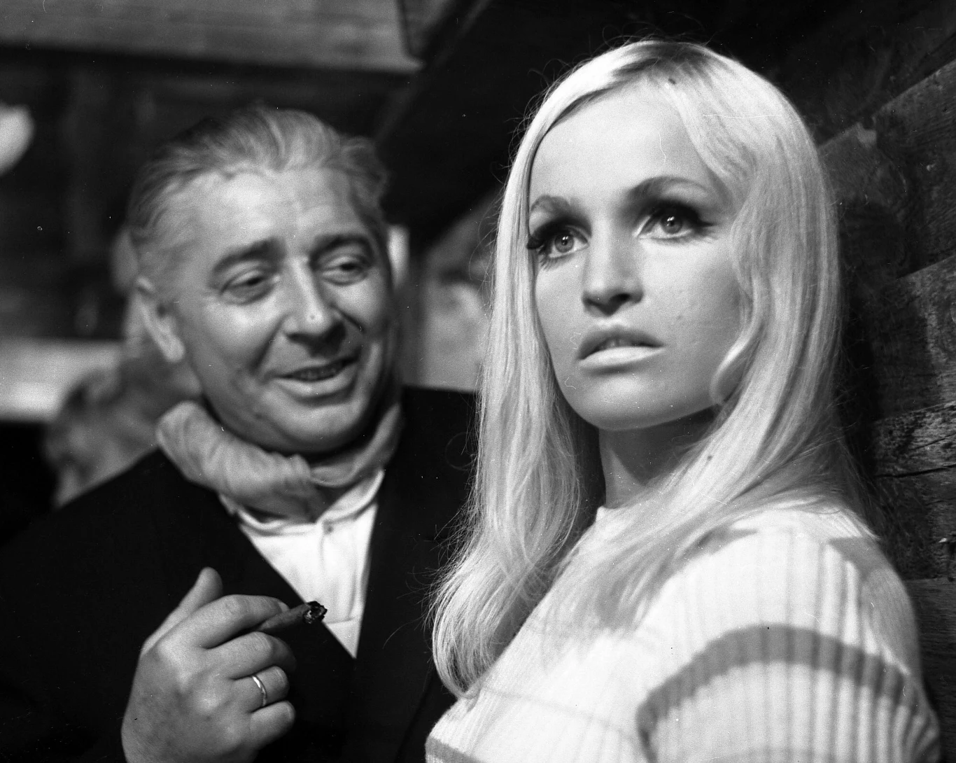 Tadeusz Gwiazdowski i Urszula Gałecka w filmie "Molo" (1968)