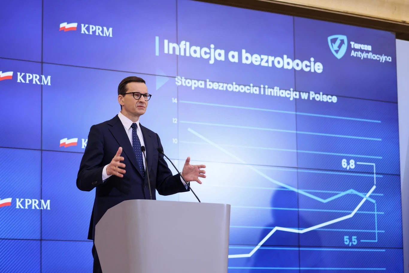 Mateusz Morawiecki prezentujący założenia. tarczy antyinflacyjnej Mateusz Morawiecki prezentujący założenia. tarczy antyinflacyjnej