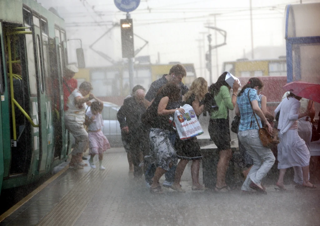 Letnia burza w Warszawie. Zdj. ilustracyjne