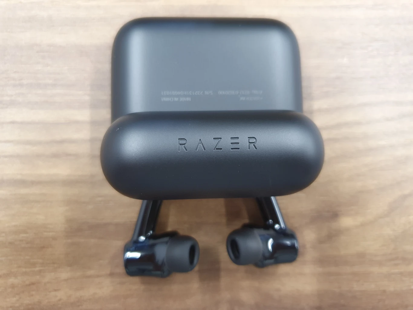 Świadczy o tym rozszerzenie bazy oferowanych sprzętów o takie gadżety, jak kontrolery i etui do smartfonów, smart okulary, fotele, oświetlenie LED czy choćby innowacyjna maska ochronna. Amerykanie zręcznie reagują na zmieniający się rynek, dostarczając produkty, które przydadzą się współczesnym graczom.