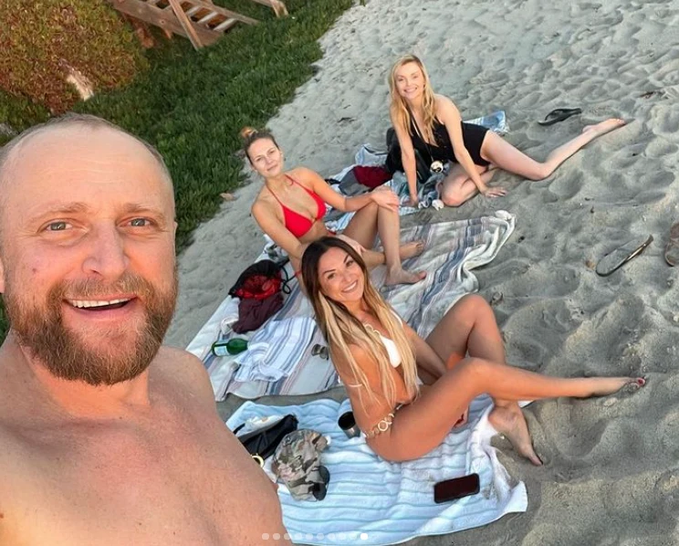 Piotr Adamczyk z żoną i Izą Miko https://www.instagram.com/izabellamiko/ Piotr Adamczyk z żoną i Izą Miko https://www.instagram.com/izabellamiko/