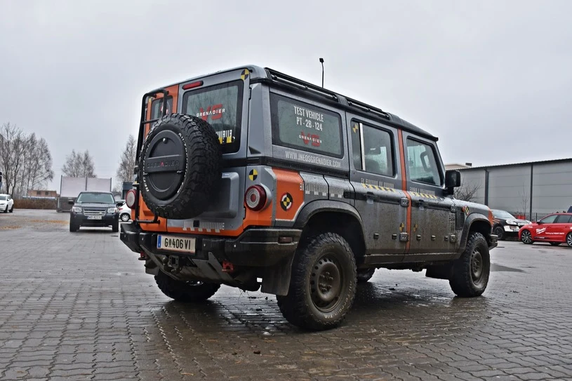 Ineos Grenadier ma radzić sobie w najtrudniejszym terenie, ale zupełnie nowa jakość, układ napędowy i wnętrze pokazują, że firma celuje w klientów premium. Ineos Grenadier ma radzić sobie w najtrudniejszym terenie, ale zupełnie nowa jakość, układ napędowy i wnętrze pokazują, że firma celuje w klientów premium.