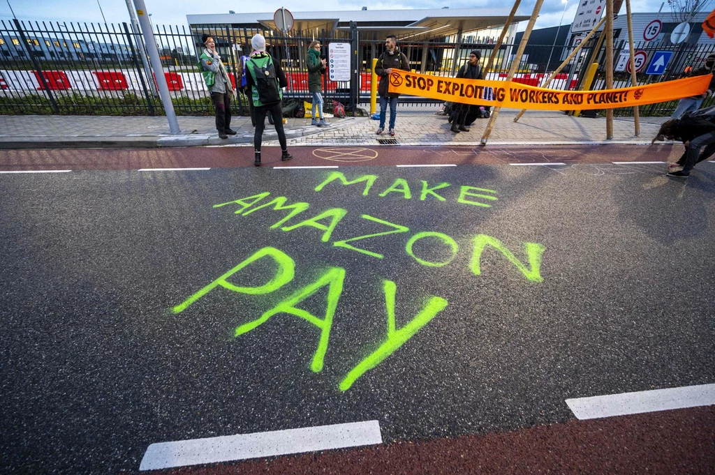Protestujący chcą, aby Amazon zapłacił za zanieczyszczanie środowiska