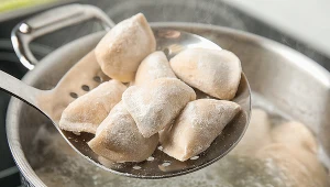 Nie gotuj pierogów w ten sposób. Rozkleją się i będą niesmaczne