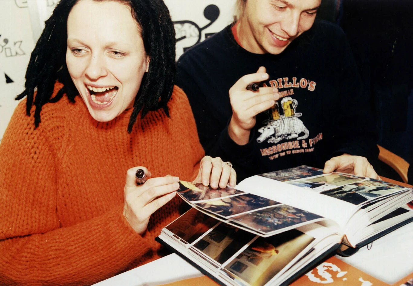 Podpisywanie płyty "sic!”, 2001 rok. Na zdjęciu: Kasia Nosowska i Marcin Żabiełowicz 