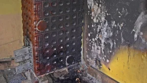 Pożar w Wałbrzychu.  Ogień w mieszkaniu objął jedynie fragment podłogi przy piecu kaflowym