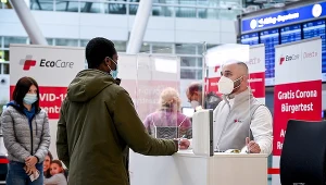 Na zdjęciu port lotniczy w Duesseldorfie. Niemcy wprowadziły ograniczenia lotów z krajów afrykańskich