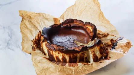 Dlaczego sernik się przypala? Mało kto zwraca uwagę na ten szczegół, a to częsta przyczyna spalonego ciasta