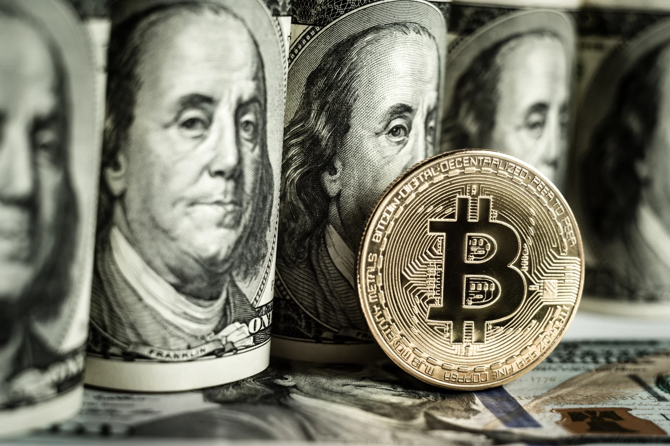 Bitcoin traci impet. Zaszkodzić mu może recesja - Biznes w INTERIA.PL