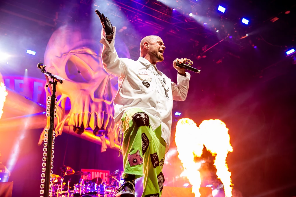 Ivan Moody (Five Finger Death Punch) w akcji