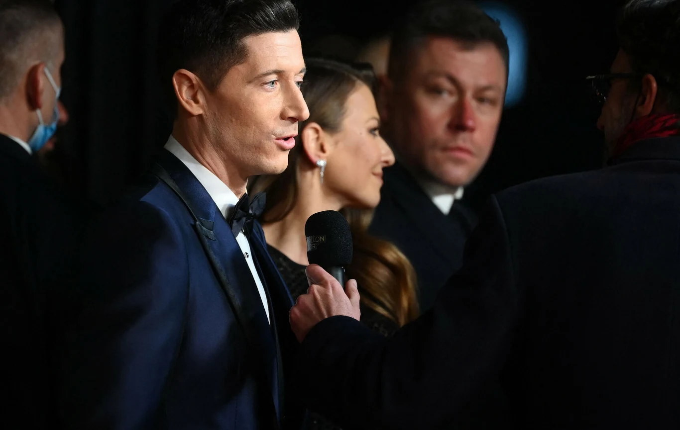 Robert Lewandowski z żoną Anną na gali Złotej Piłki 2021