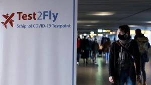 W weekend wykryto Omikron u 13 pasażerów lotu linii KLM z Republiki Południowej Afryki