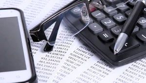 Rząd przyjął projekt ustawy obniżającej akcyzę na pliwa i energię elektryczną. Zdj. ilustracyjne