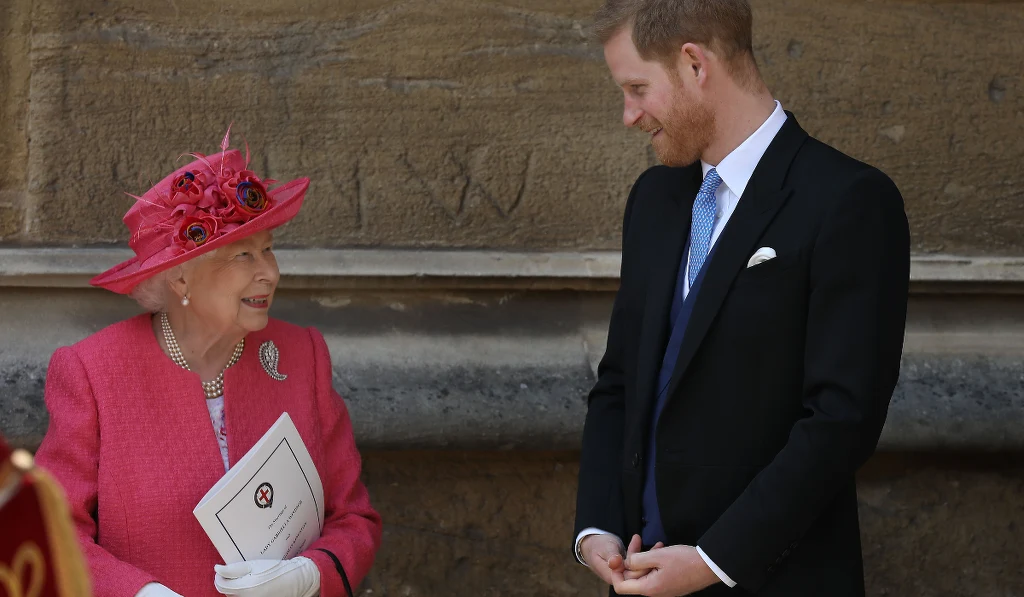 królowa Elżbieta II i książę Harry