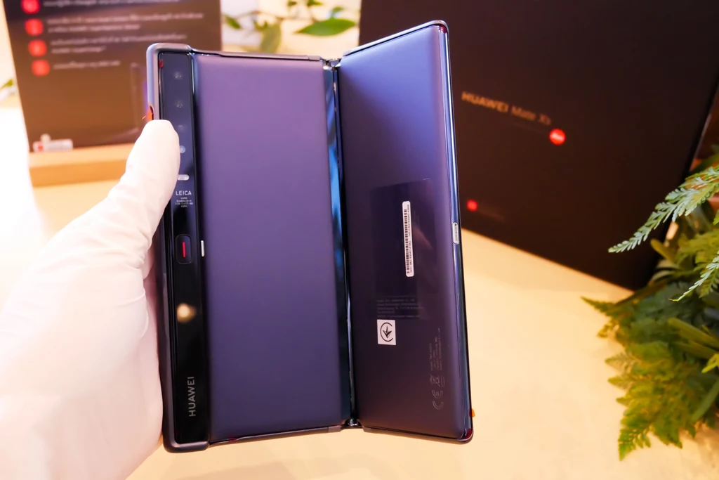 Huawei Mate XS