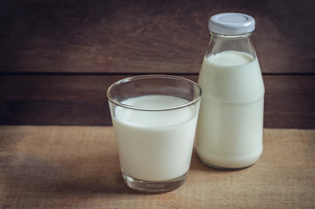 Naturalny nawóz do roślin doniczkowych na bazie mleka może zaszkodzić większości odmian, są jednak wyjątki...