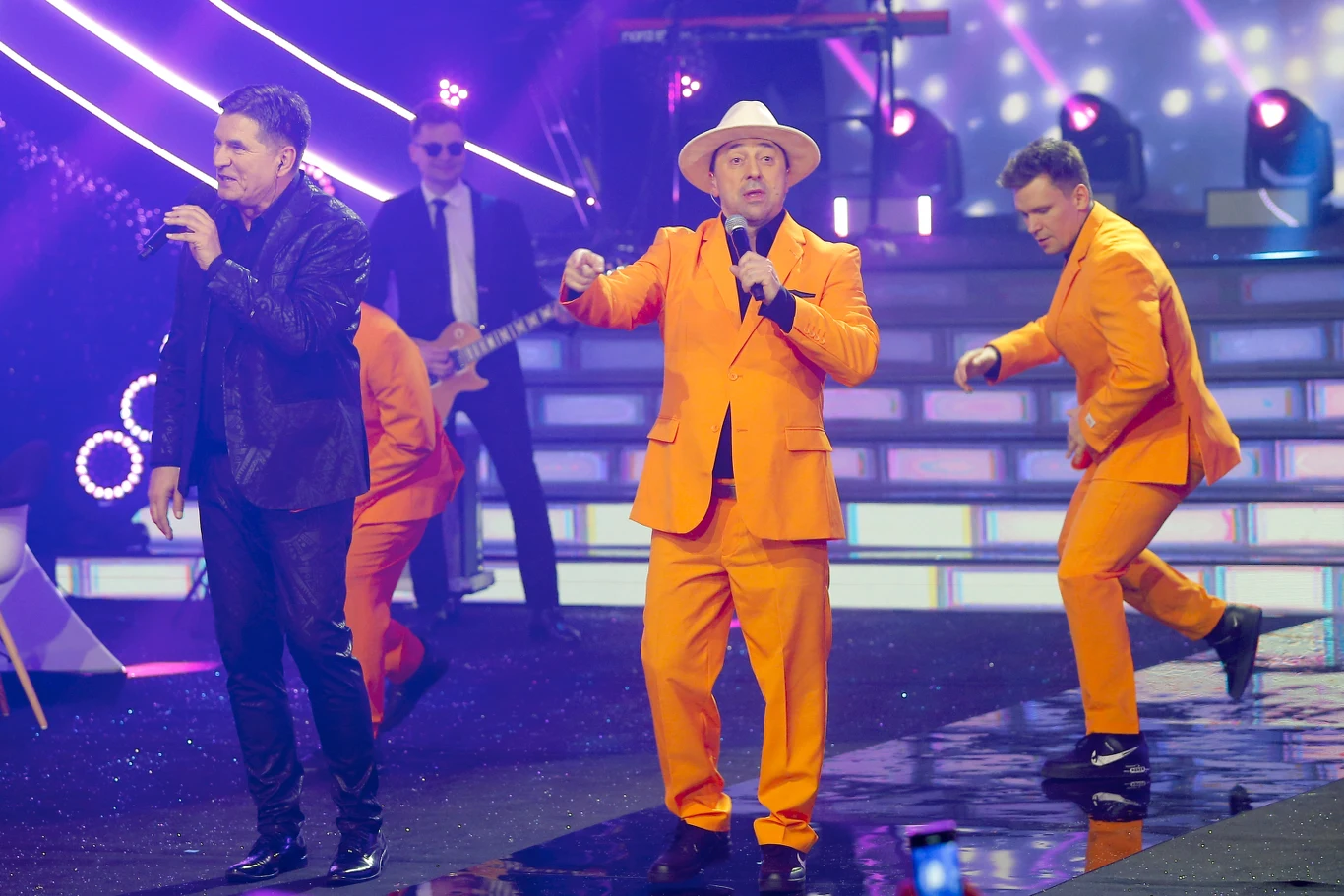 Koncert pokaże również TVP. Transmisje 40-stki Bayer Full zaplanowano na 11 grudnia. 