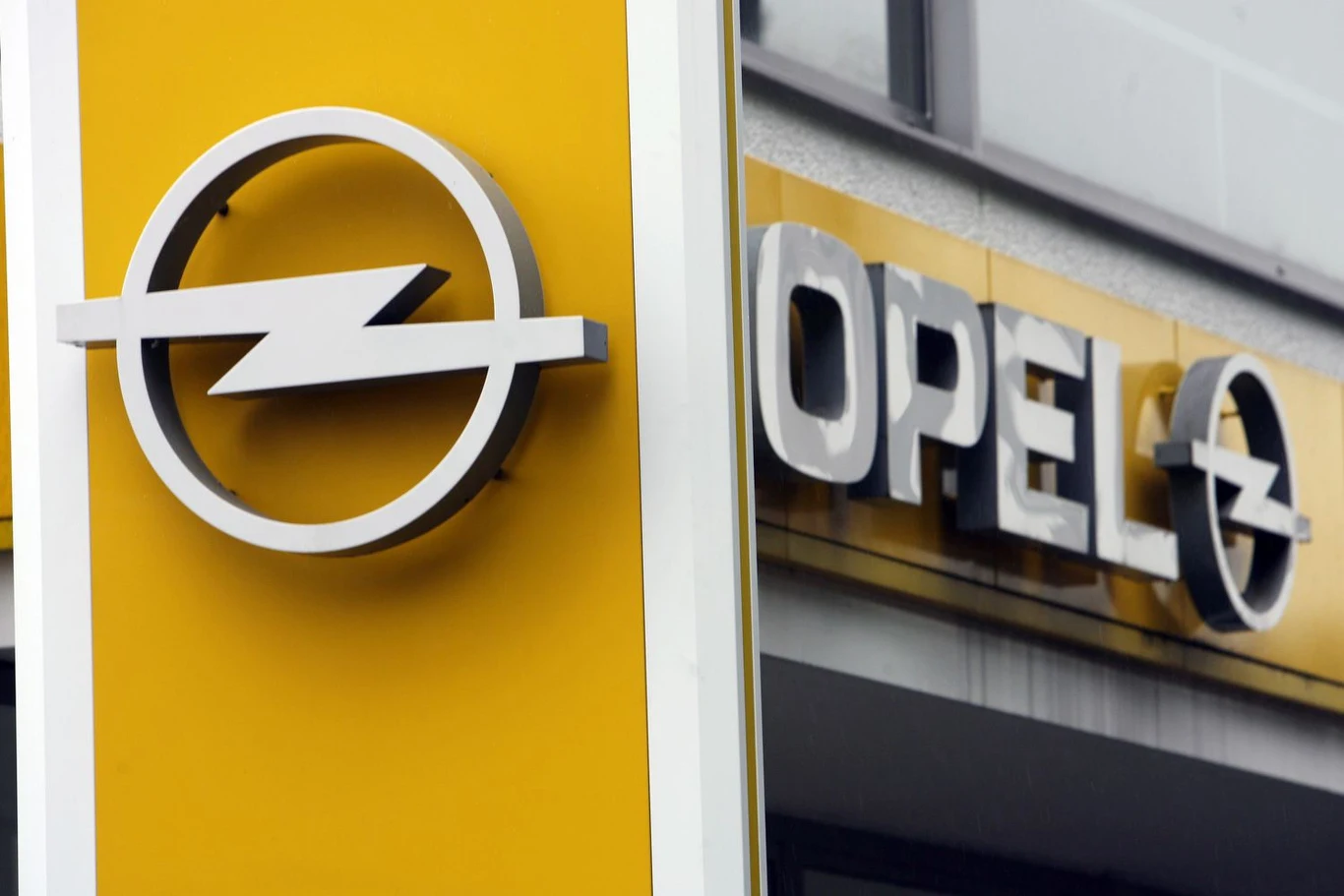 Pierwszy samochód w zakładzie Opel Manufacturing Poland zjechał z taśm produkcyjnych 31 sierpnia 1998 Pierwszy samochód w zakładzie Opel Manufacturing Poland zjechał z taśm produkcyjnych 31 sierpnia 1998