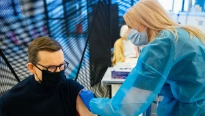 Mateusz Morawiecki przyjął trzecią dawkę szczepionki przeciw COVID-19 (Źródło: Facebook/Mateusz Morawiecki)