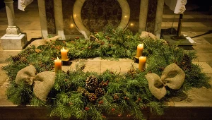 Roraty to dla chrześcijan ważna msza, która ma za zadanie m.in. przygotować ich na Boże Narodzenie 