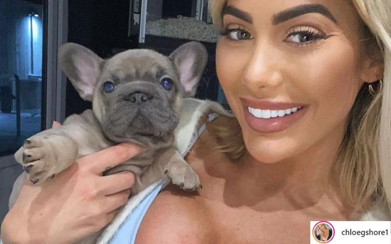 Chloe Ferry pochwaliła się psem w mediach społecznościowych Chloe Ferry pochwaliła się psem w mediach społecznościowych