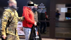 Zatrzymanie jednej z osób oskarżonych w sprawie zabójstwa emerytów (Źródło: policja.pl)