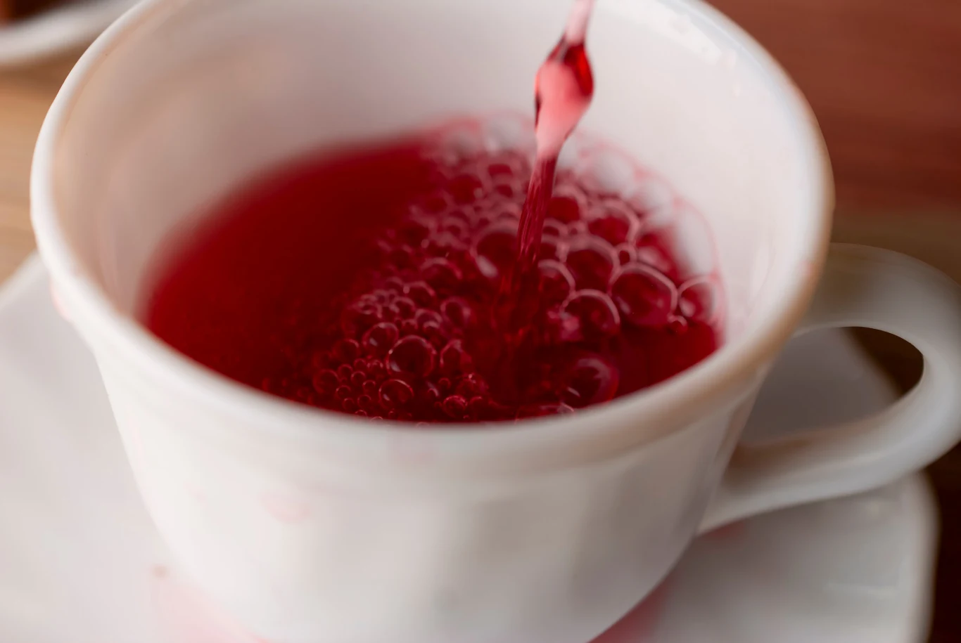Napar z hibiskusa ma działanie przeciwzapalne i przeciwutleniające Napar z hibiskusa ma działanie przeciwzapalne i przeciwutleniające