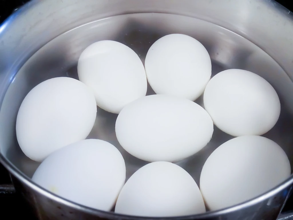 Jeden błąd, który można popełnić przy gotowaniu jajek