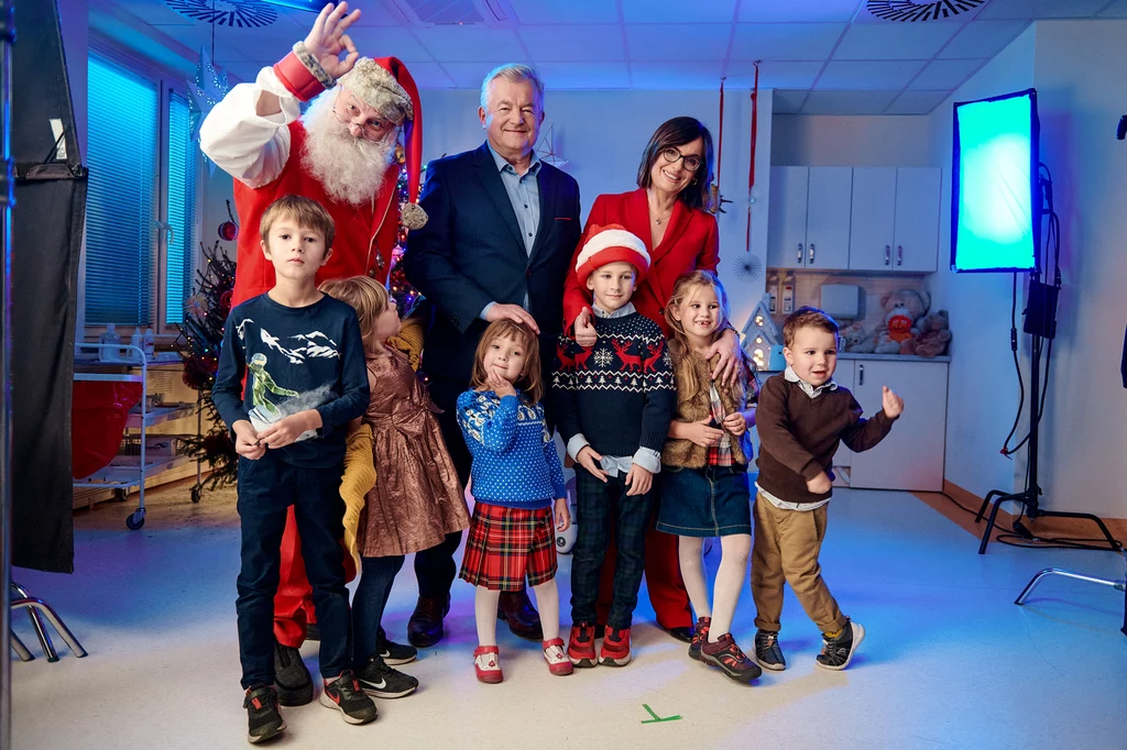 W ciągu siedemnastu edycji akcji udało się zebrać ponad 22 miliony złotych, dlatego zachęcamy do oglądania Mikołajkowego bloku specjalnego. W ciągu siedemnastu edycji akcji udało się zebrać ponad 22 miliony złotych, dlatego zachęcamy do oglądania Mikołajkowego bloku specjalnego.