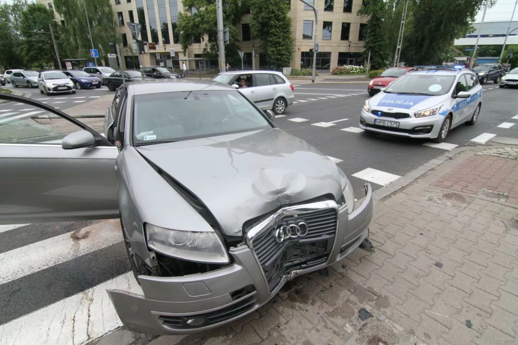 W Polsce rośnie liczba kolizji. To efekt zmian na przejściach dla pieszych?