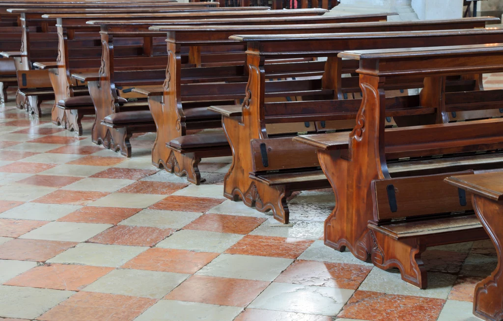 Obecnie coraz częściej w kościołach pojawiają się "datkomaty"
