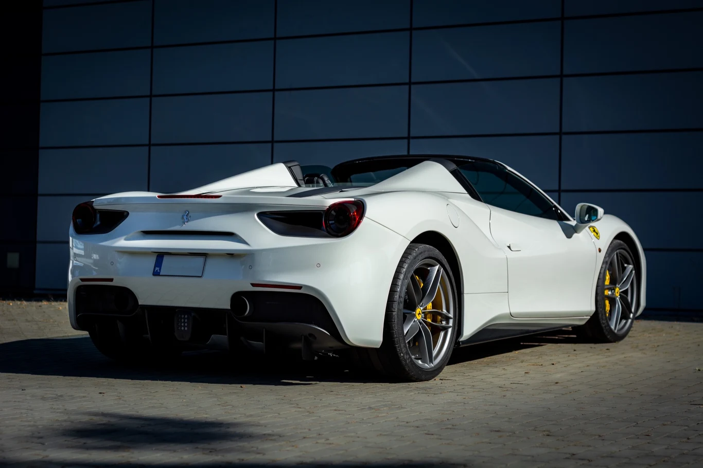 Ferrari 488 Spider Roberta Lewandowskiego ma tylko 6150 km przebiegu Ferrari 488 Spider Roberta Lewandowskiego ma tylko 6150 km przebiegu