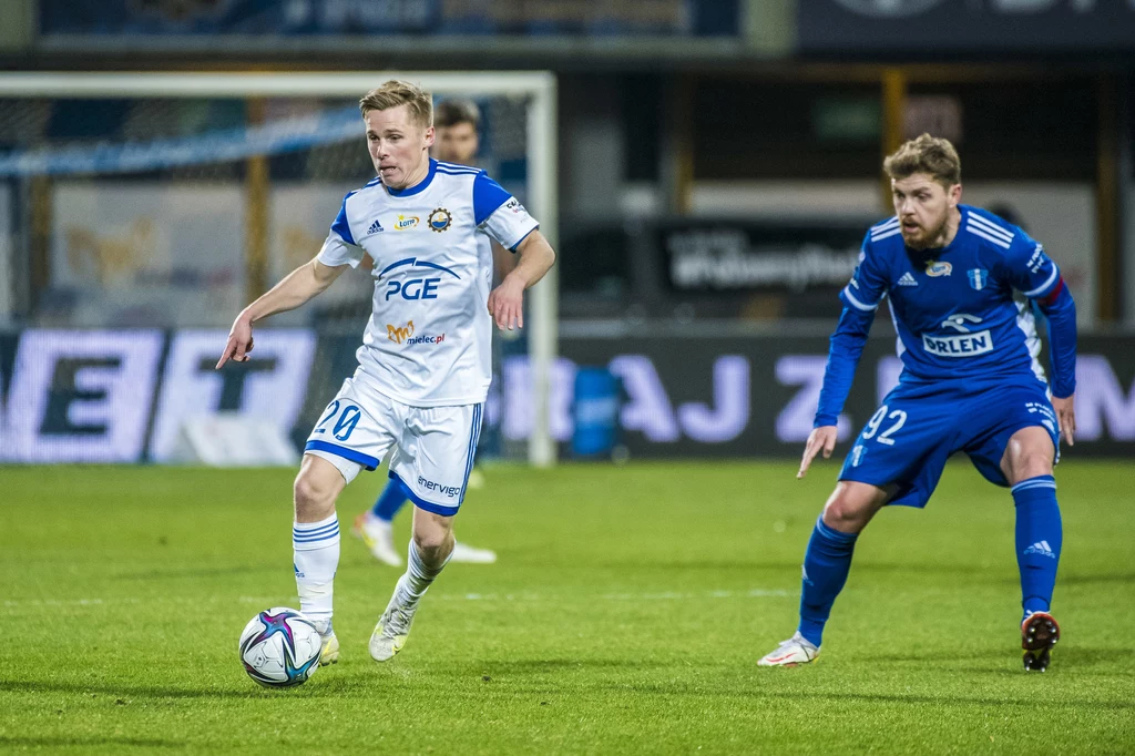 Grzegorz Tomasiewicz (na pierwszym planie) znów okazał się niezawodnym egzekutorem rzutu karnego