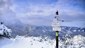 Szlaki w Tatrach pokryte są warstwą śniegu, pod którą występuje lód - ostrzegł Tatrzański Park Narodowy. Na zdjęciu: Przełęcz Między Kopami 
