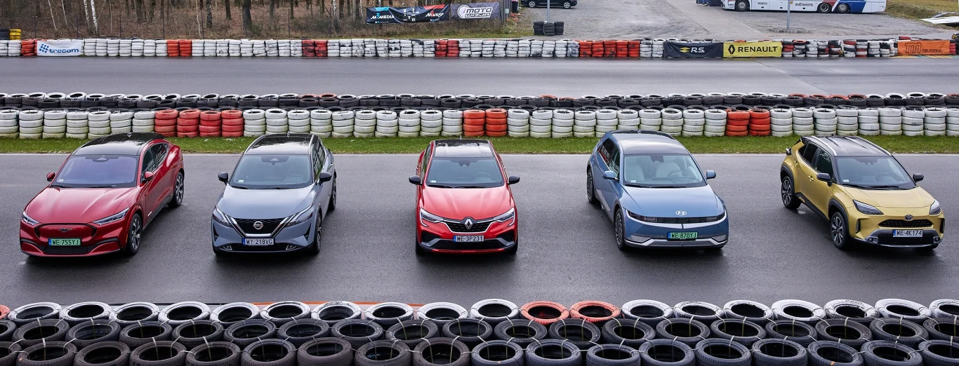 Ford Mustang Mach-E, Nissan Qashqai, Renault Arkana, Hyundai Ioniq 5 oraz Toyota Yaris Cross