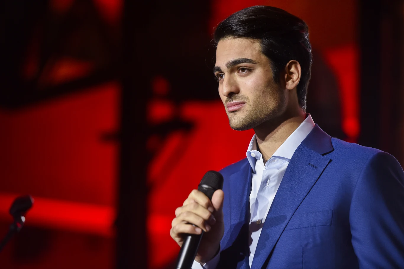 Po sukcesie "Fall On Me" i współpracy z ojcem (występy w amerykańskiej edycji "Dancing With the Stars", podczas otwarcia Uniwersjady 2019, na koncercie "Cud życia" w TVP), Matteo rozpoczyna karierę solową. "Wybrałem 'Solo' na pierwszy singel mojego projektu z ponad 60 piosenek" - mówi Matteo Bocelli. Za produkcję nagrania odpowiada Jesse Shaktin, mający na koncie współpracę z Sią, Kelly Clarkson i Jennifer Lopez. Teledysk "Solo" został nakręcony we włoskich Dolomitach. Wideo pokazuje solową podróż Matteo przez życie, muzykę i emocje.