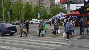 Przechodnie w Krakowie; zdj. ilustracyjne