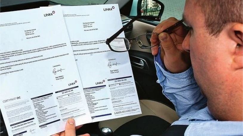 Szczegóły dotyczące ubezpieczeń OC i AC są dla wielu Polaków zagadką